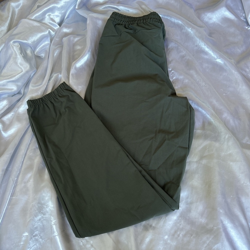 ♡ slick cargo pants ♡